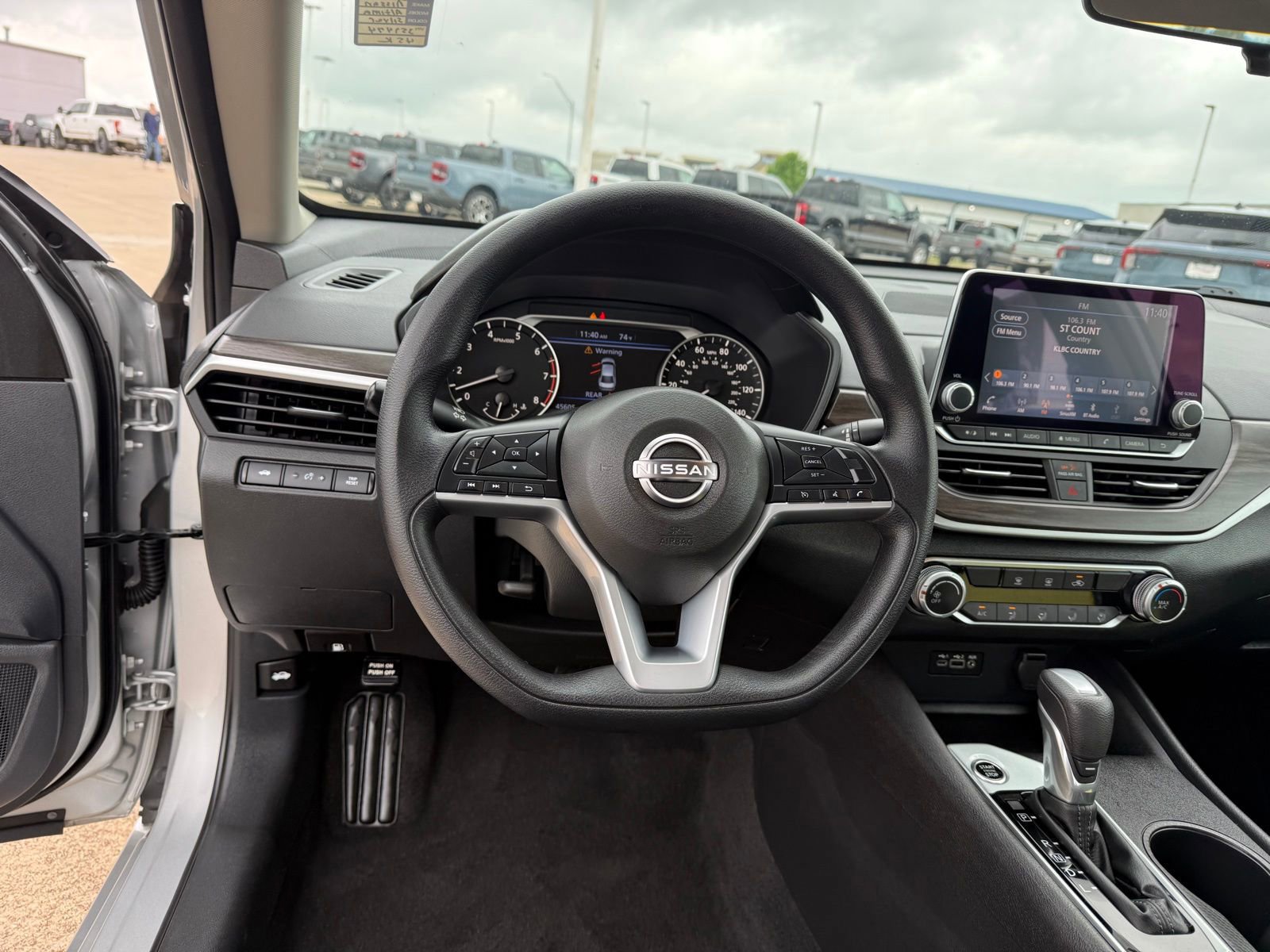 Used 2025 Nissan Altima 2.5 SV FWD image 12