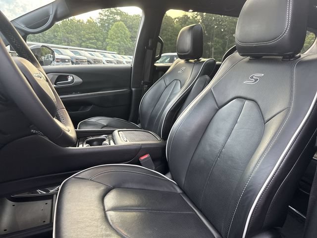 Used 2025 Chrysler Pacifica Limited FWD image 11