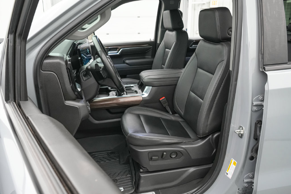 Used 2024 Chevrolet Silverado 1500 LT Trail Boss w/ Convenience Package II AWD/4WD image 12