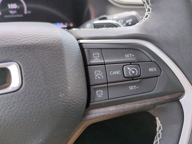 Used 2025 Jeep Grand Cherokee Limited w/ Black Appearance Package AWD/4WD image 25