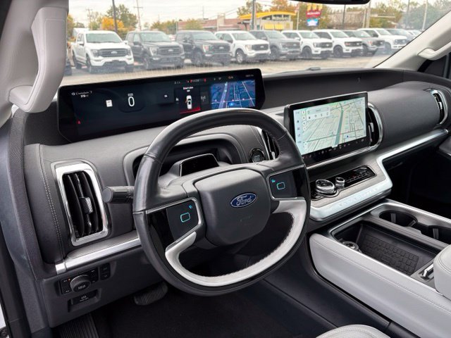 Certified 2025 Ford Expedition Max Platinum w/ Driver's Package AWD/4WD image 4