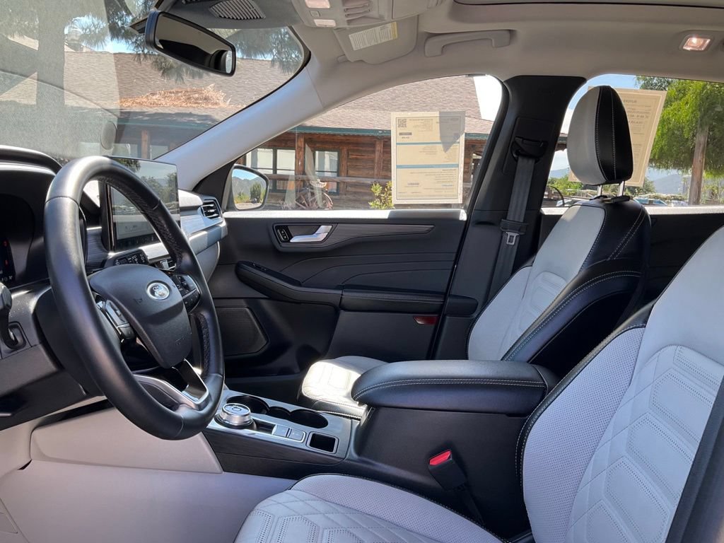 Certified 2024 Ford Escape SE w/ PHEV Premium Package FWD image 41