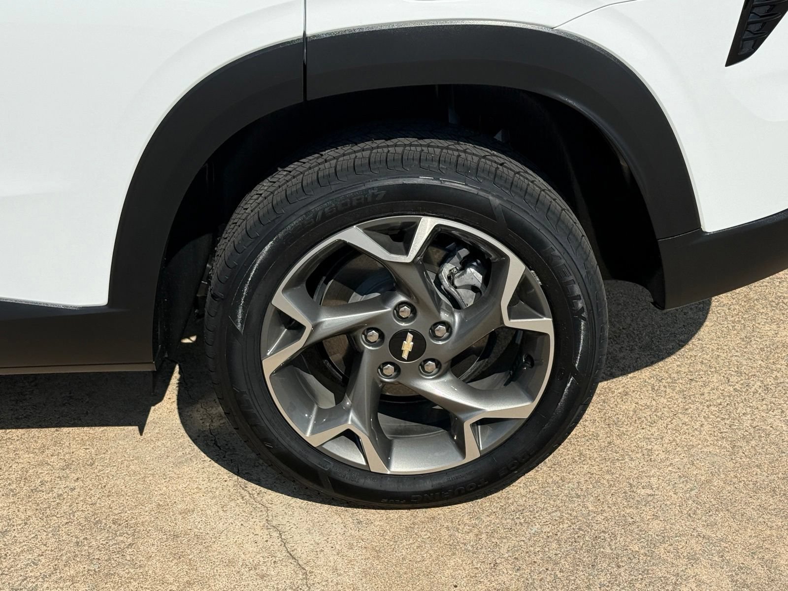 Used 2025 Chevrolet Trax LT FWD image 9
