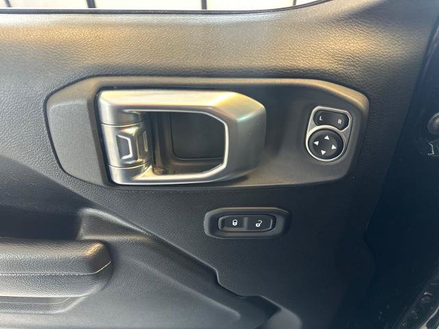 Used 2022 Jeep Gladiator Mojave AWD/4WD image 22