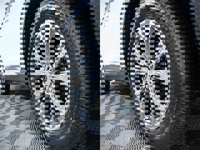 Certified 2023 Ford Explorer XLT image 2