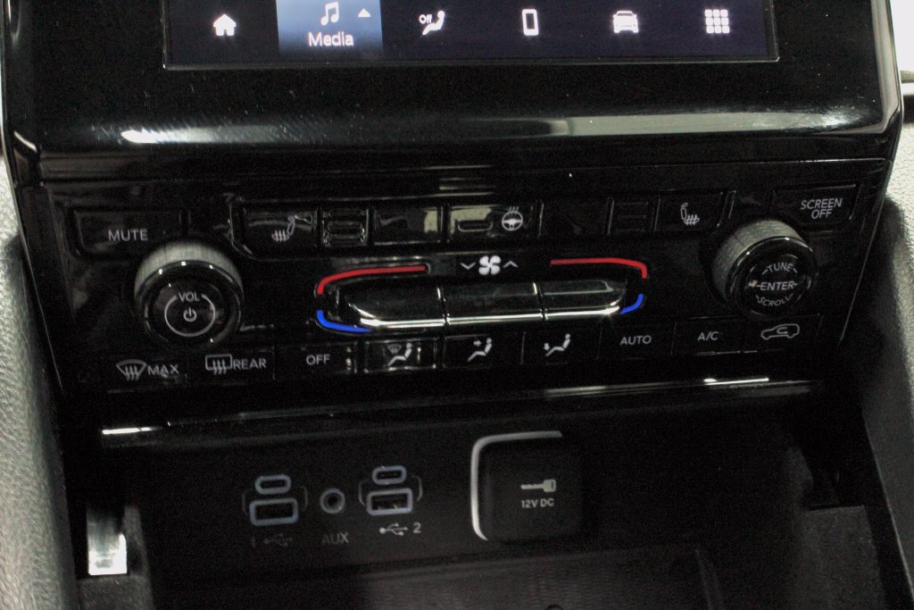 Used 2023 Jeep Grand Cherokee Altitude AWD/4WD image 29