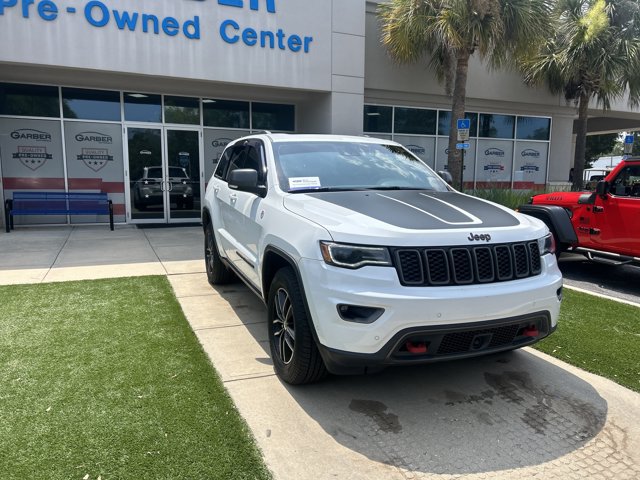 Used 2017 Jeep Grand Cherokee Trailhawk w/ Trailhawk Luxury Group AWD/4WD image 3