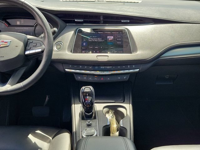 Used 2022 Cadillac XT4 Premium Luxury w/ Enhanced Visibility Package FWD image 23
