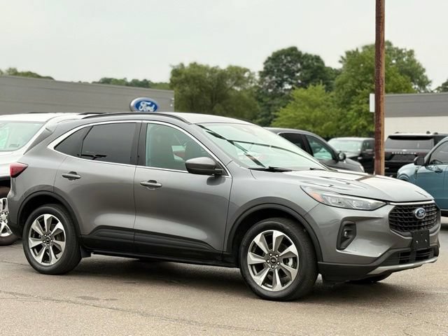 Certified 2025 Ford Escape Platinum AWD/4WD image 28