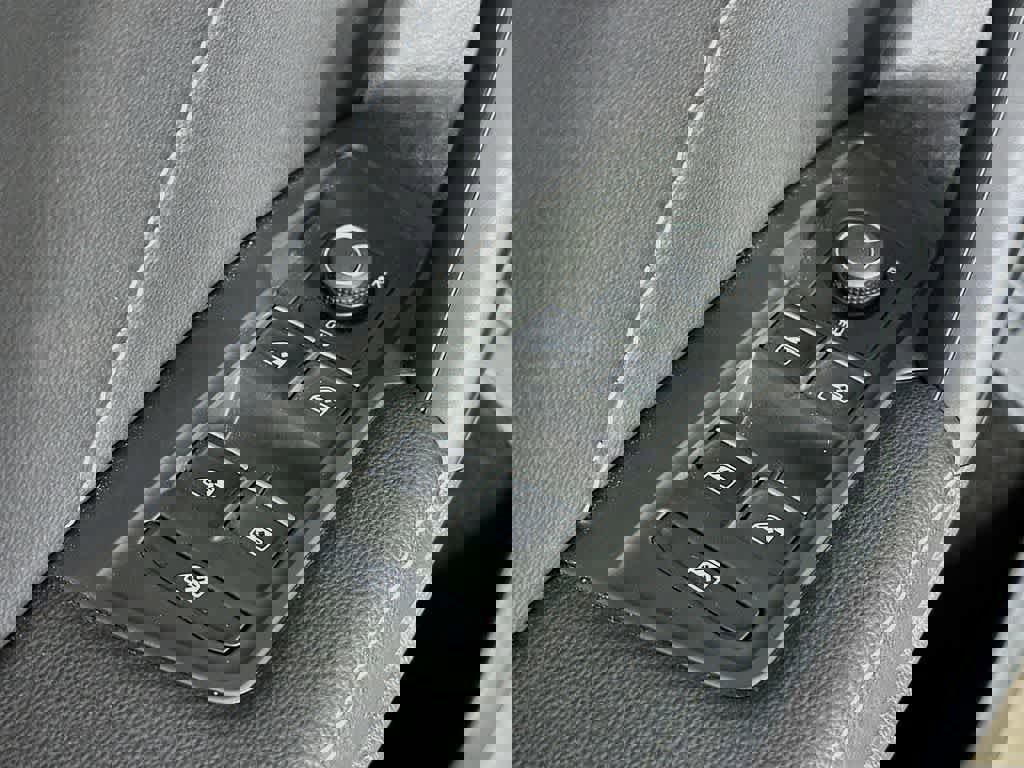 Used 2024 Volkswagen Tiguan SE R-Line image 29