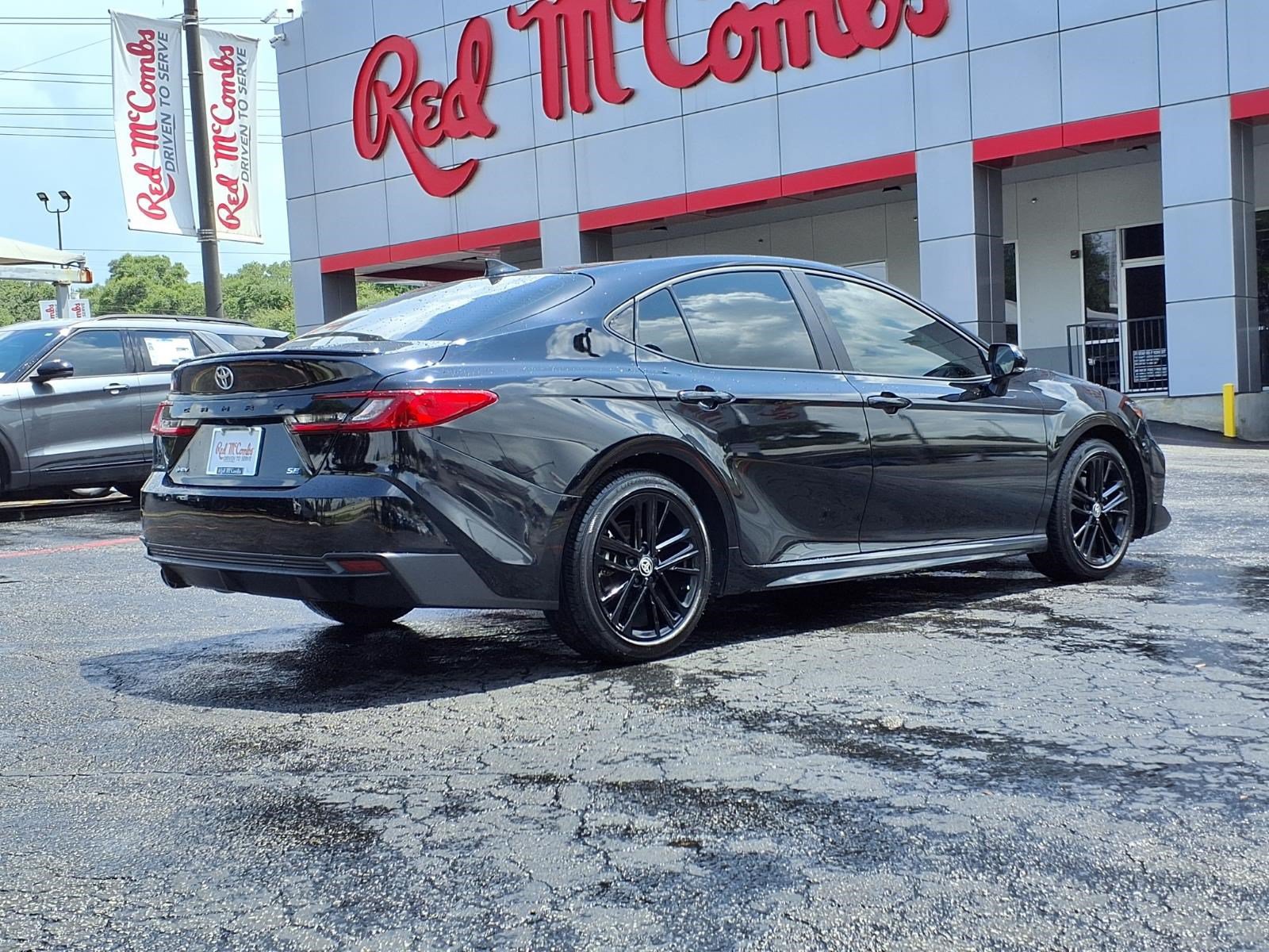 Used 2025 Toyota Camry SE FWD image 6