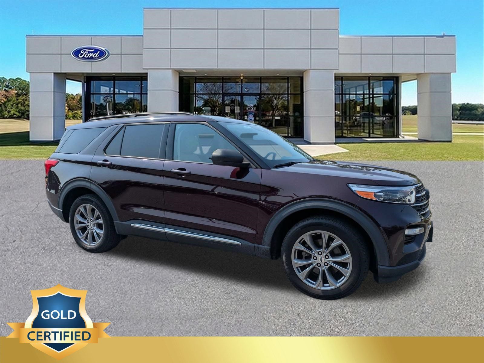 Certified 2022 Ford Explorer XLT w/ Equipment Group 202A AWD/4WD image 1