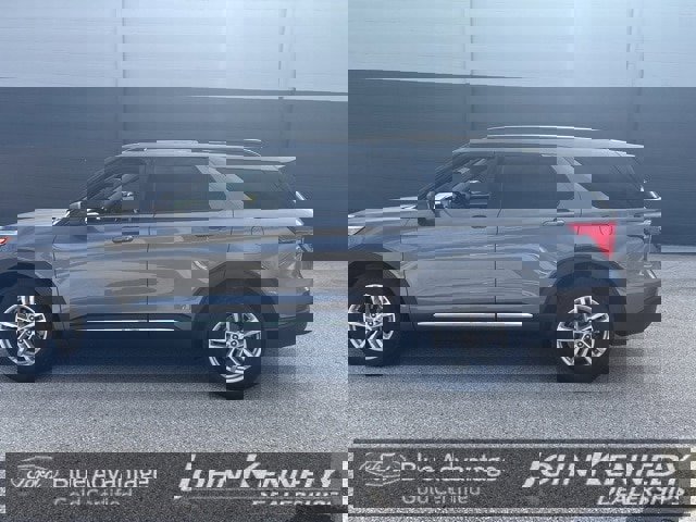 Certified 2022 Ford Explorer XLT w/ Equipment Group 202A image 1