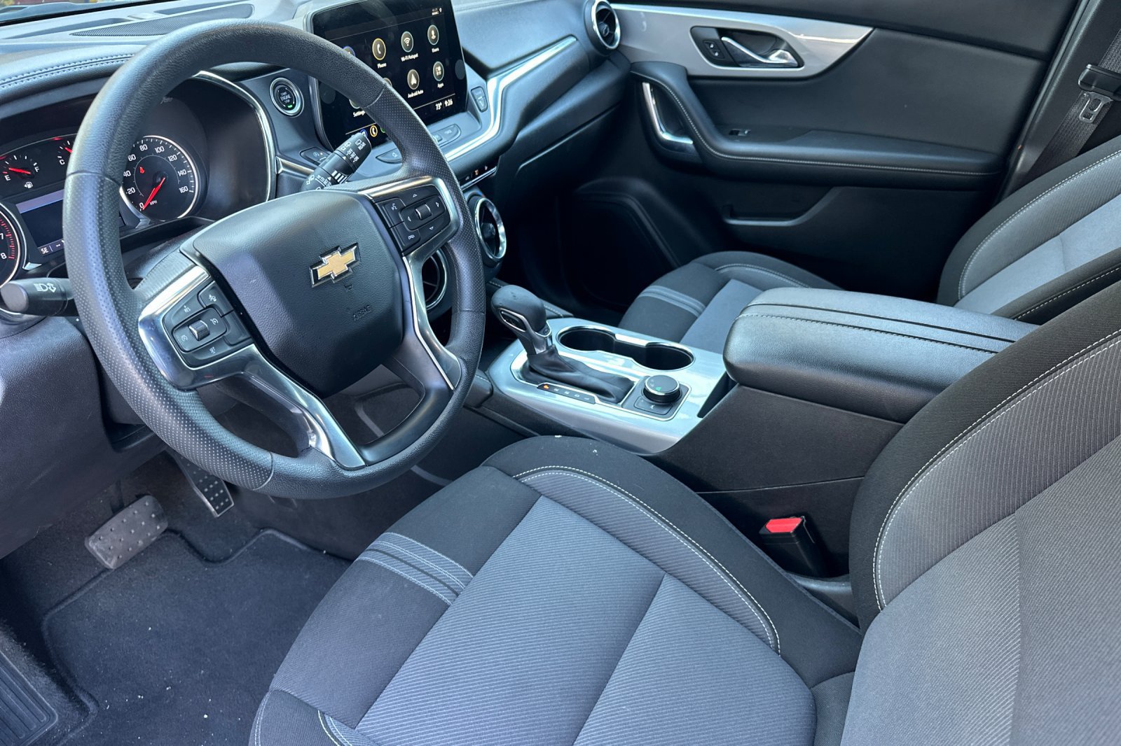 Used 2025 Chevrolet Blazer LT FWD image 9