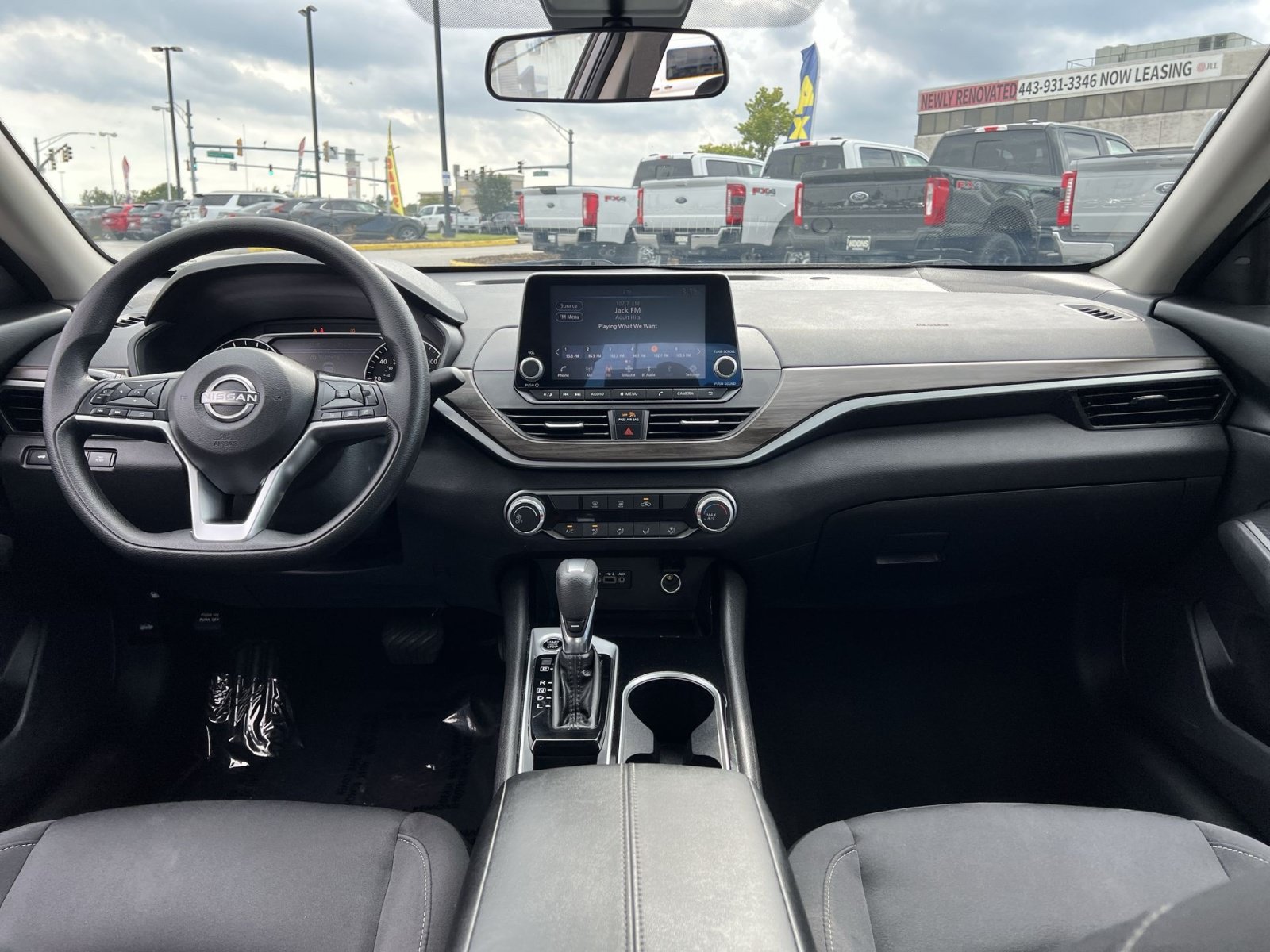Used 2024 Nissan Altima 2.5 SV FWD image 22