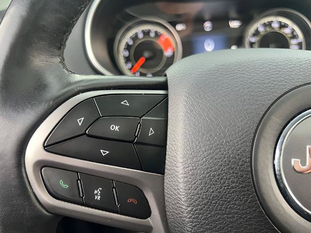 Used 2019 Jeep Cherokee Limited w/ Luxury Group AWD/4WD image 16