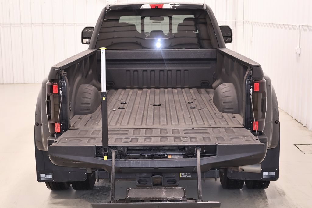 Certified 2019 Ford F450 Platinum w/ Platinum Ultimate Package AWD/4WD image 46