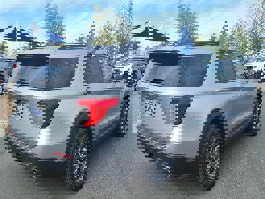 Certified 2023 Ford Explorer XLT w/ Equipment Group 202A image 5