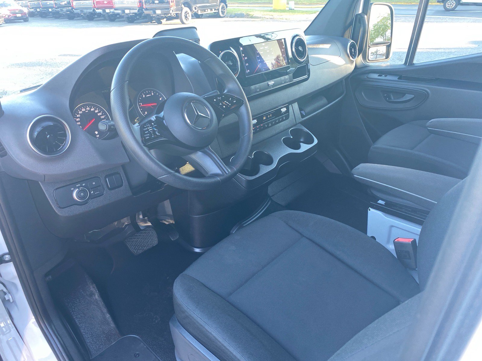 Used 2025 Mercedes-Benz Sprinter 2500 image 21