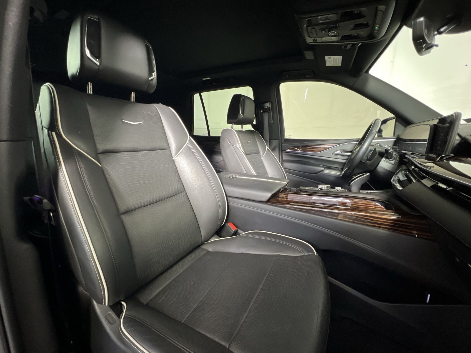 Used 2023 Cadillac Escalade Premium Luxury AWD/4WD image 28
