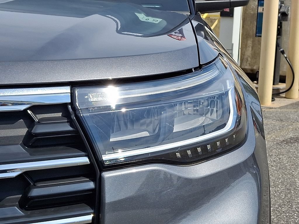 Certified 2025 Ford Explorer Active w/ Active Comfort Package AWD/4WD image 10