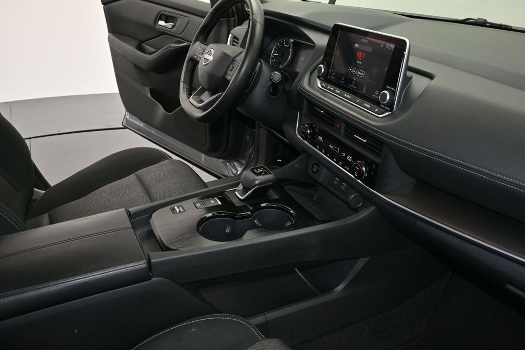 Used 2025 Nissan Rogue SV FWD image 16