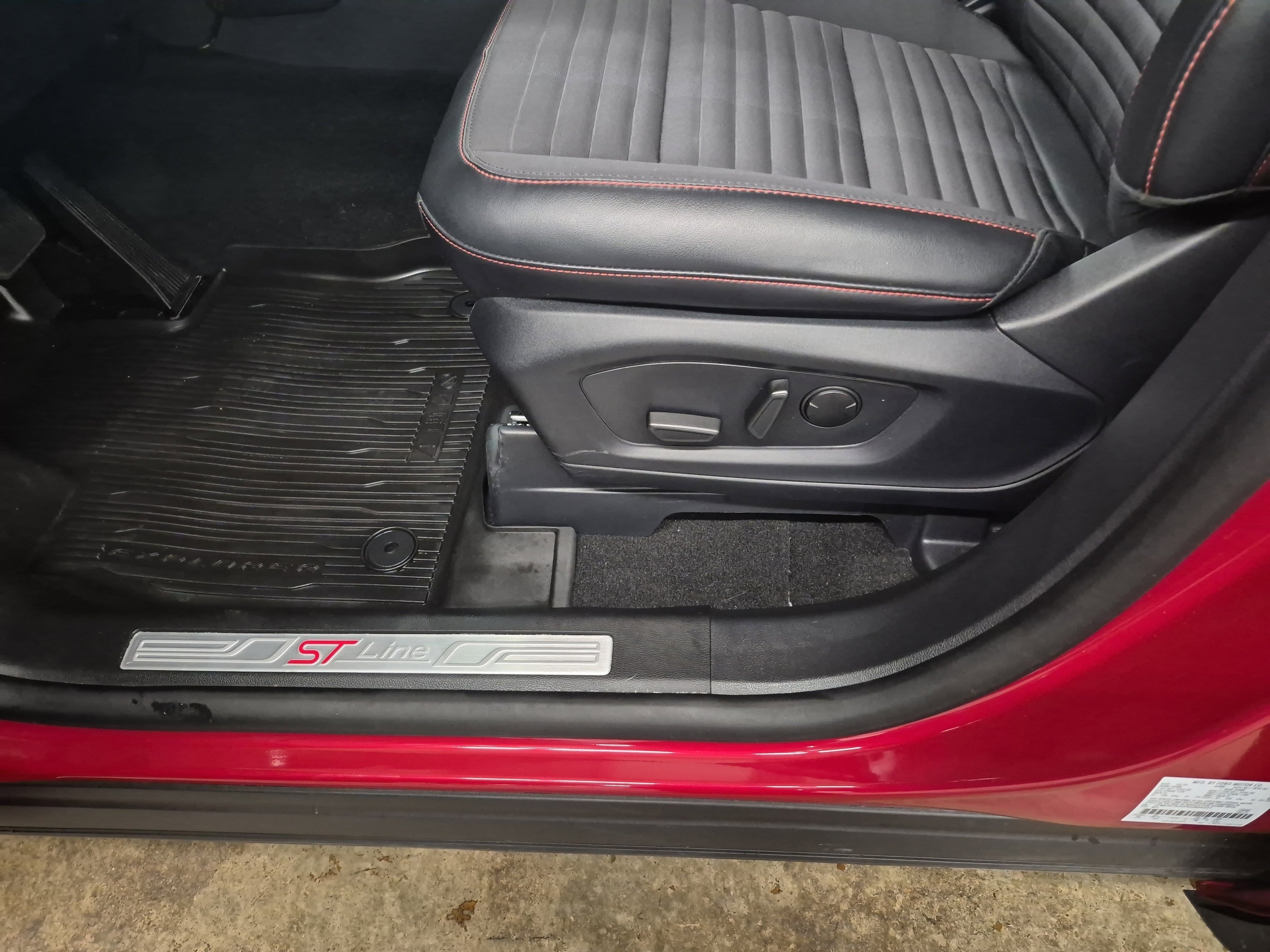 Certified 2025 Ford Explorer ST-Line image 12