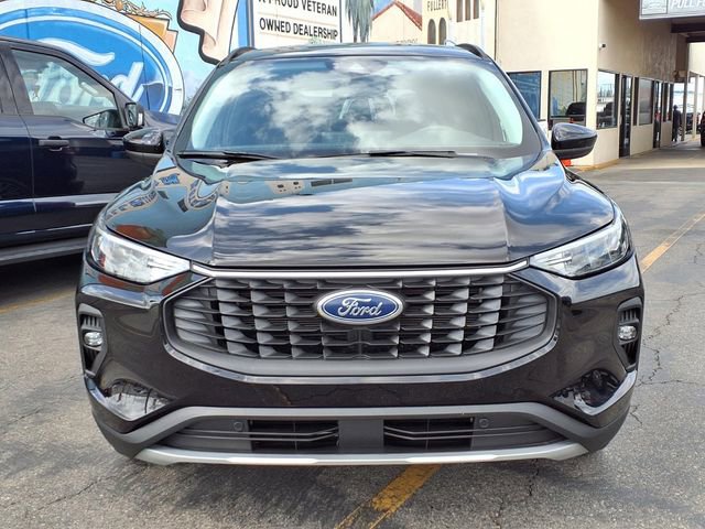 Certified 2025 Ford Escape SE w/ Class II Trailer Tow Package FWD image 2