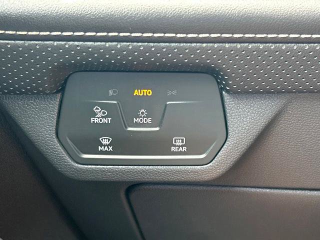 Used 2025 Volkswagen Atlas SE FWD image 32