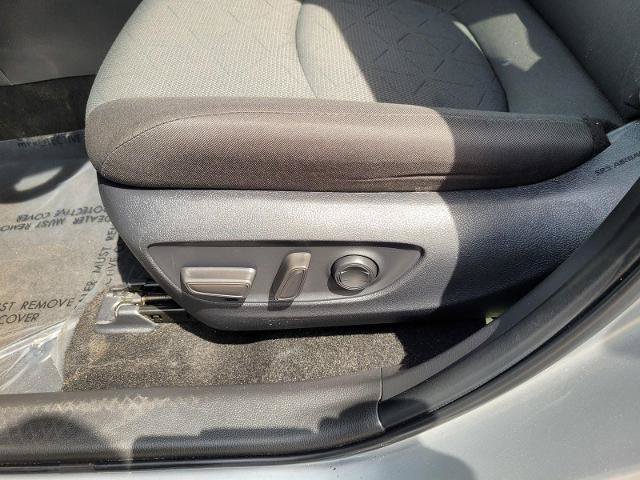 Used 2025 Toyota RAV4 XLE FWD image 20