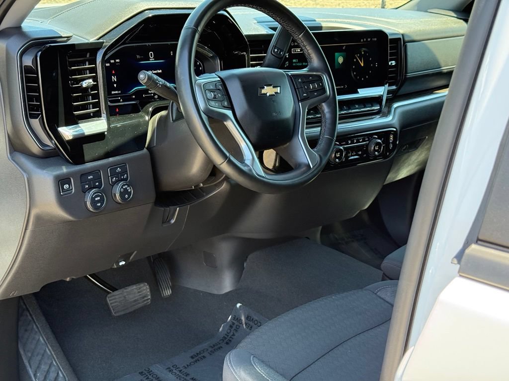 Used 2024 Chevrolet Silverado 1500 LT AWD/4WD image 7