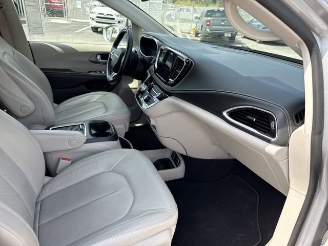 Used 2021 Chrysler Pacifica Touring-L w/ Premium & Safety Sphere Group image 25