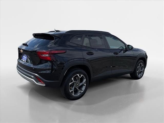 Used 2025 Chevrolet Trax LT image 6