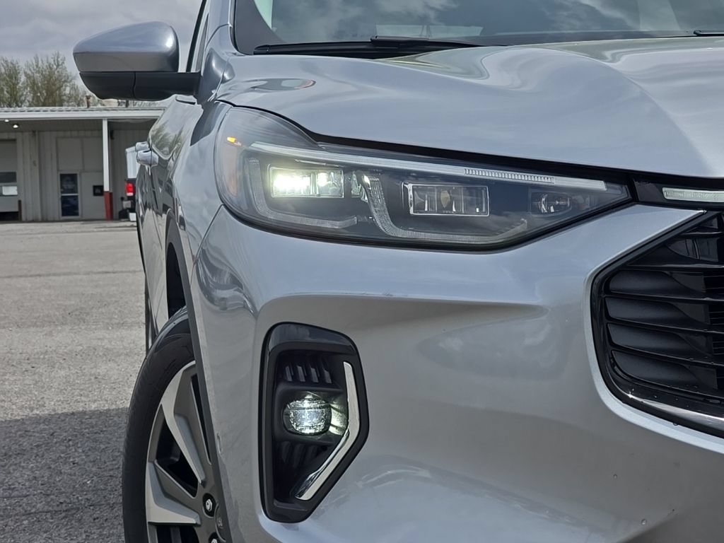 Certified 2023 Ford Escape Platinum w/ Premium Technology Package AWD/4WD image 9