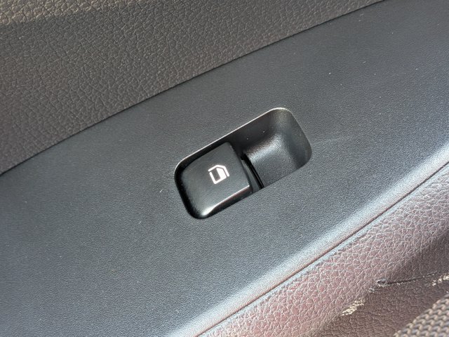 Used 2023 Kia Seltos S w/ Navigation Package FWD image 30