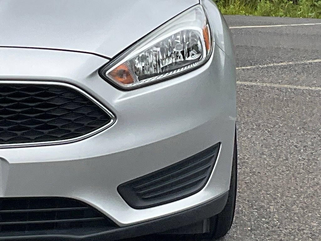 Certified 2017 Ford Focus SE FWD image 2