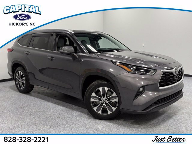 Used 2023 Toyota Highlander XLE FWD image 1