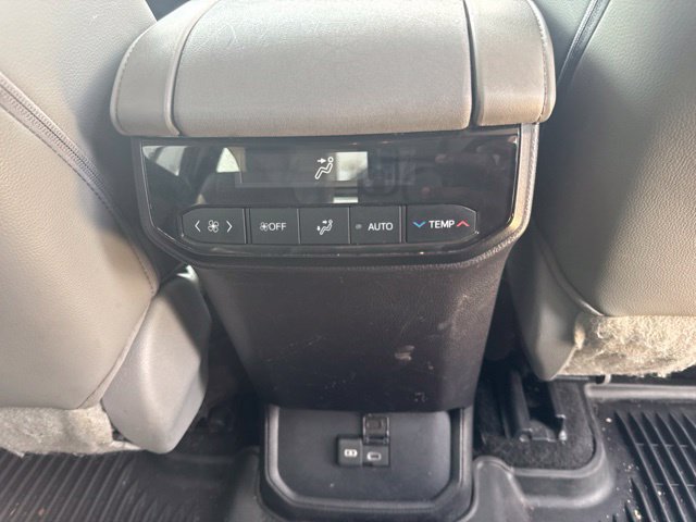 Used 2023 Toyota Highlander XLE AWD/4WD image 25