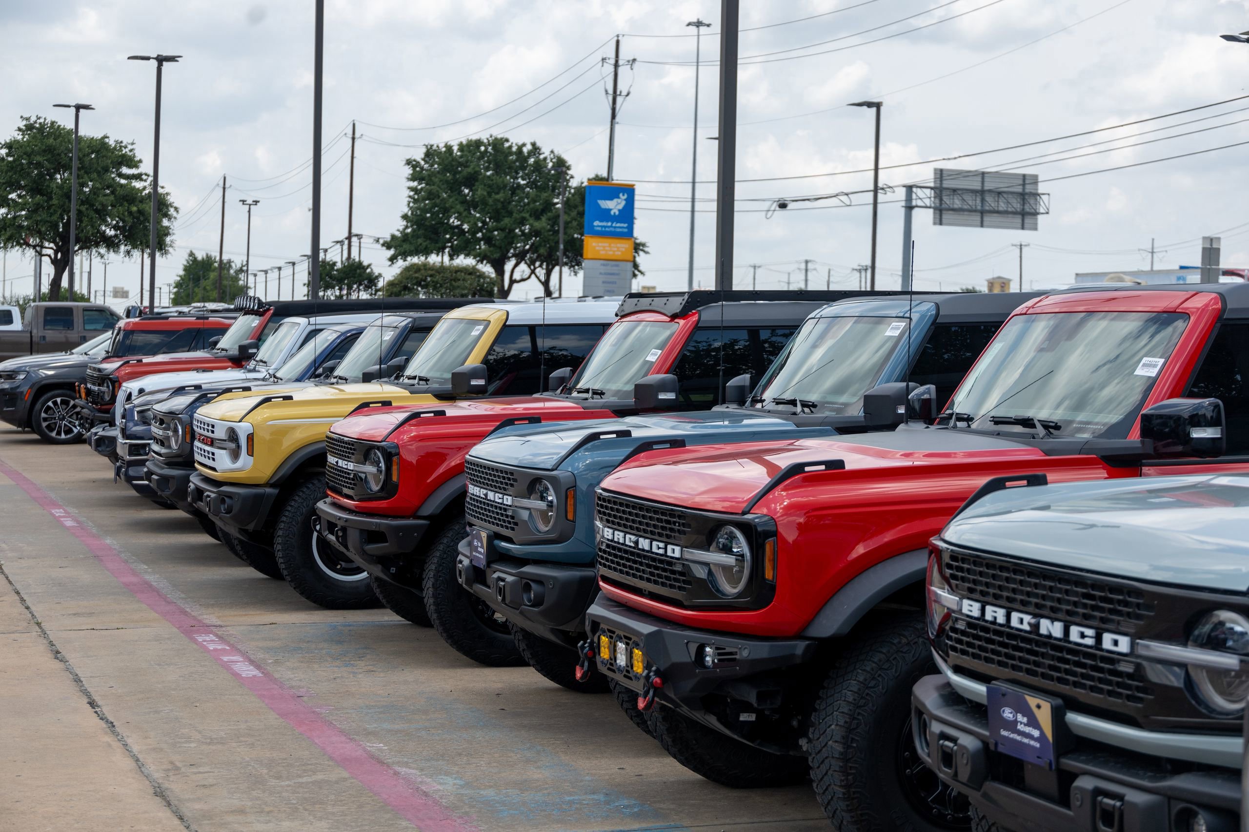 Certified 2022 Ford Bronco Big Bend AWD/4WD image 2