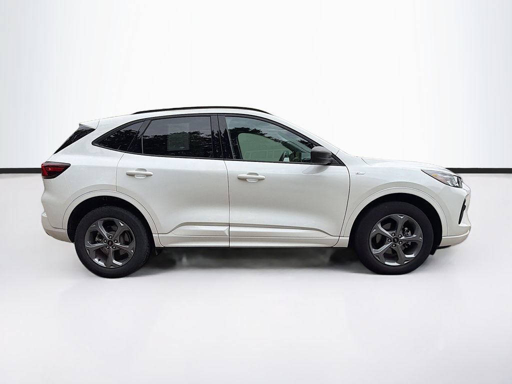 Certified 2024 Ford Escape ST-Line w/ Tech Pack #1 AWD/4WD image 4