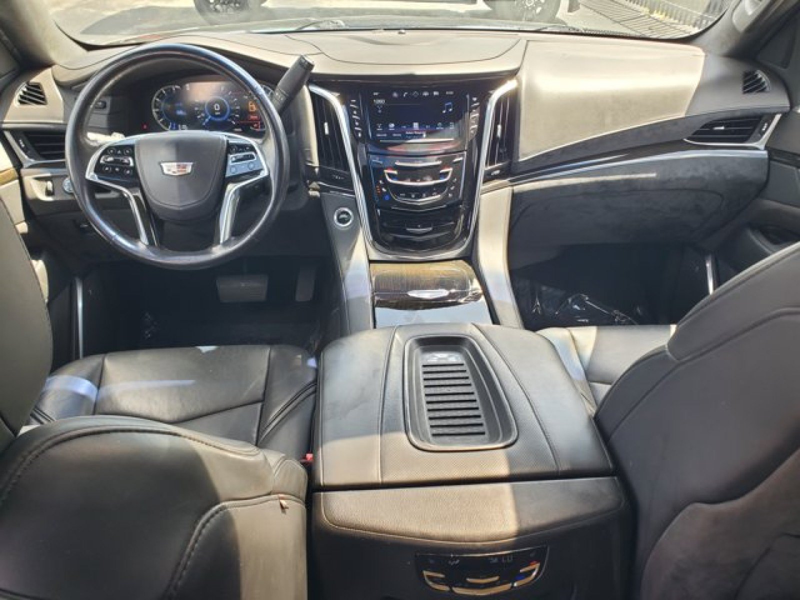 Used 2018 Cadillac Escalade Platinum RWD image 28