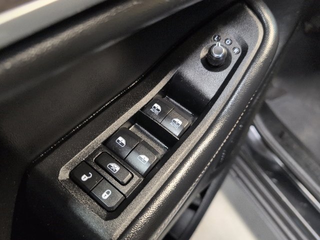 Used 2023 Jeep Grand Cherokee Limited AWD/4WD image 15