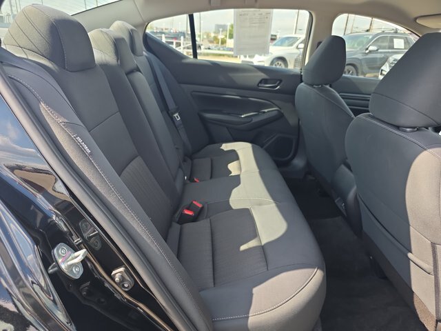 Used 2025 Nissan Altima 2.5 SV FWD image 14