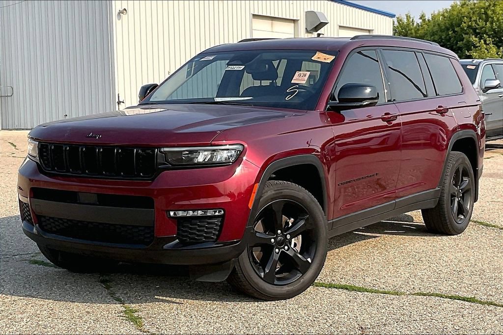 Used 2023 Jeep Grand Cherokee L Limited w/ Black Appearance Package AWD/4WD image 2