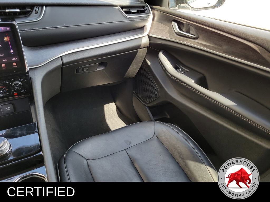 Used 2023 Jeep Grand Cherokee L Limited AWD/4WD image 23