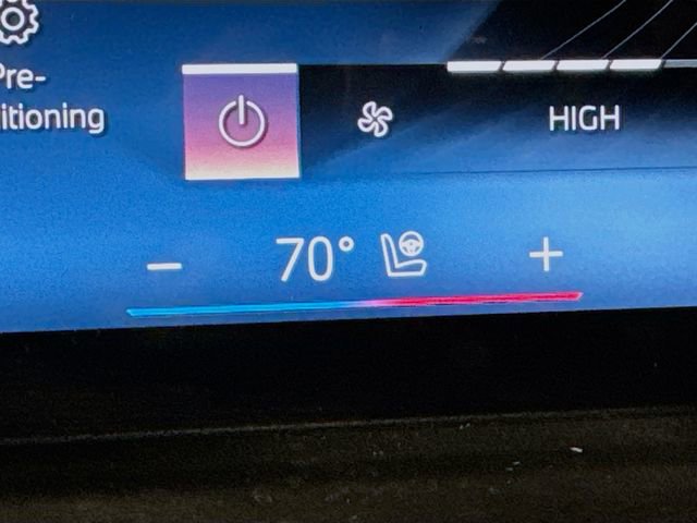 Used 2024 BMW X7 xDrive40i w/ M Sport Package image 24