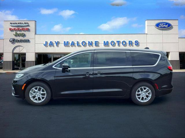 Used 2025 Chrysler Pacifica Select FWD image 5