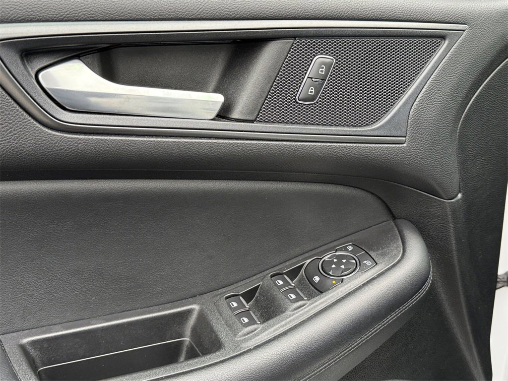 Certified 2022 Ford Edge SE w/ Black Appearance Package image 16