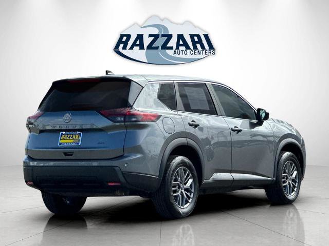 Used 2024 Nissan Rogue S AWD/4WD image 3