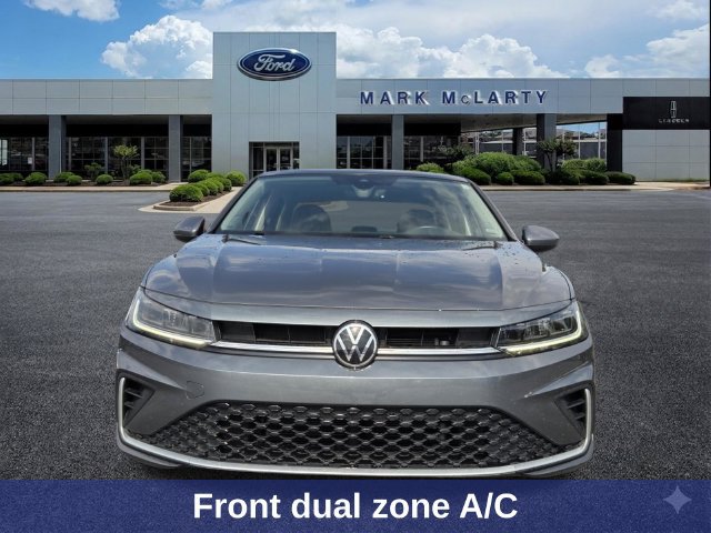 Used 2025 Volkswagen Jetta SE FWD image 9
